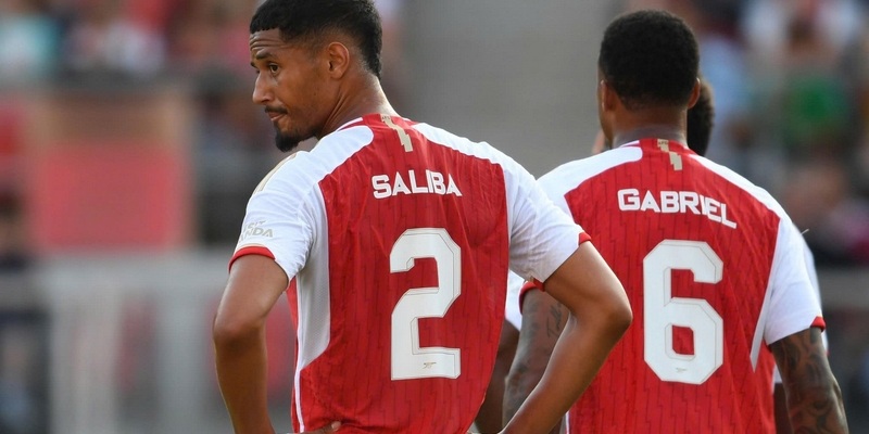 William Saliba và Gabriel Magalhães là cặp trung vệ xuất sắc nhất Ngoại hạng Anh